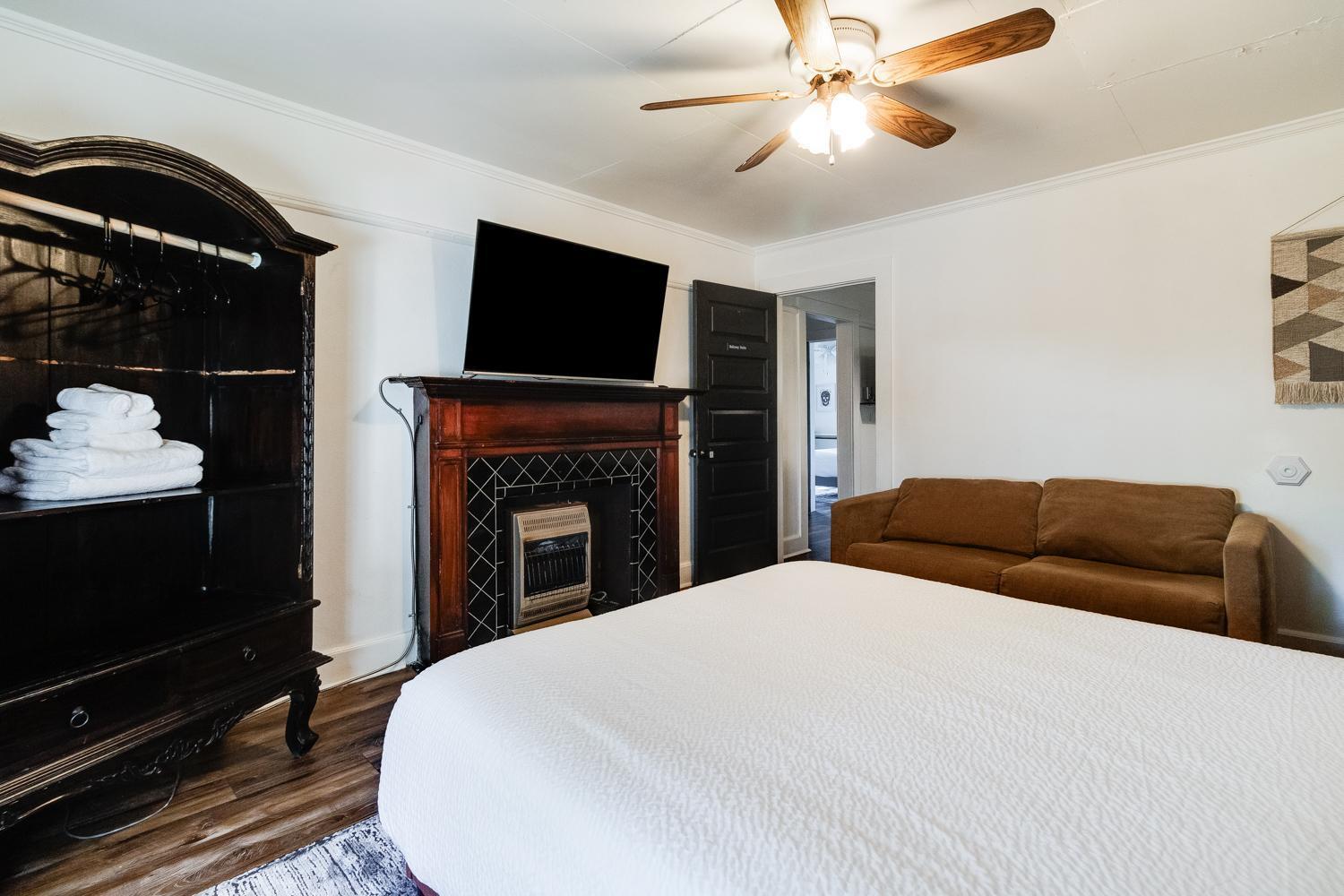 Lafayette At Your Doorstep, Private Rm Exterior photo