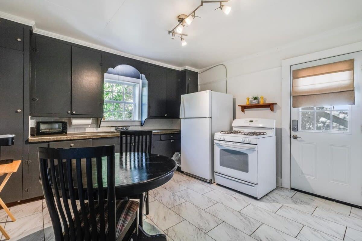 Lafayette At Your Doorstep, Private Rm Exterior photo